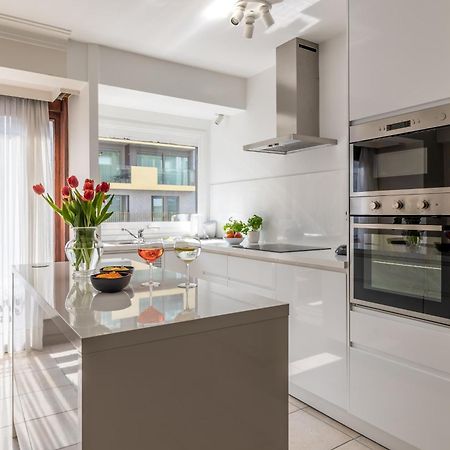 Weloveoostende - Newly Renovated Large Apartment 150M From The Beach - Including Bed Sheets And Final Clea-Ning 외부 사진