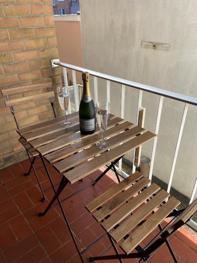 Weloveoostende - Newly Renovated Large Apartment 150M From The Beach - Including Bed Sheets And Final Clea-Ning 외부 사진