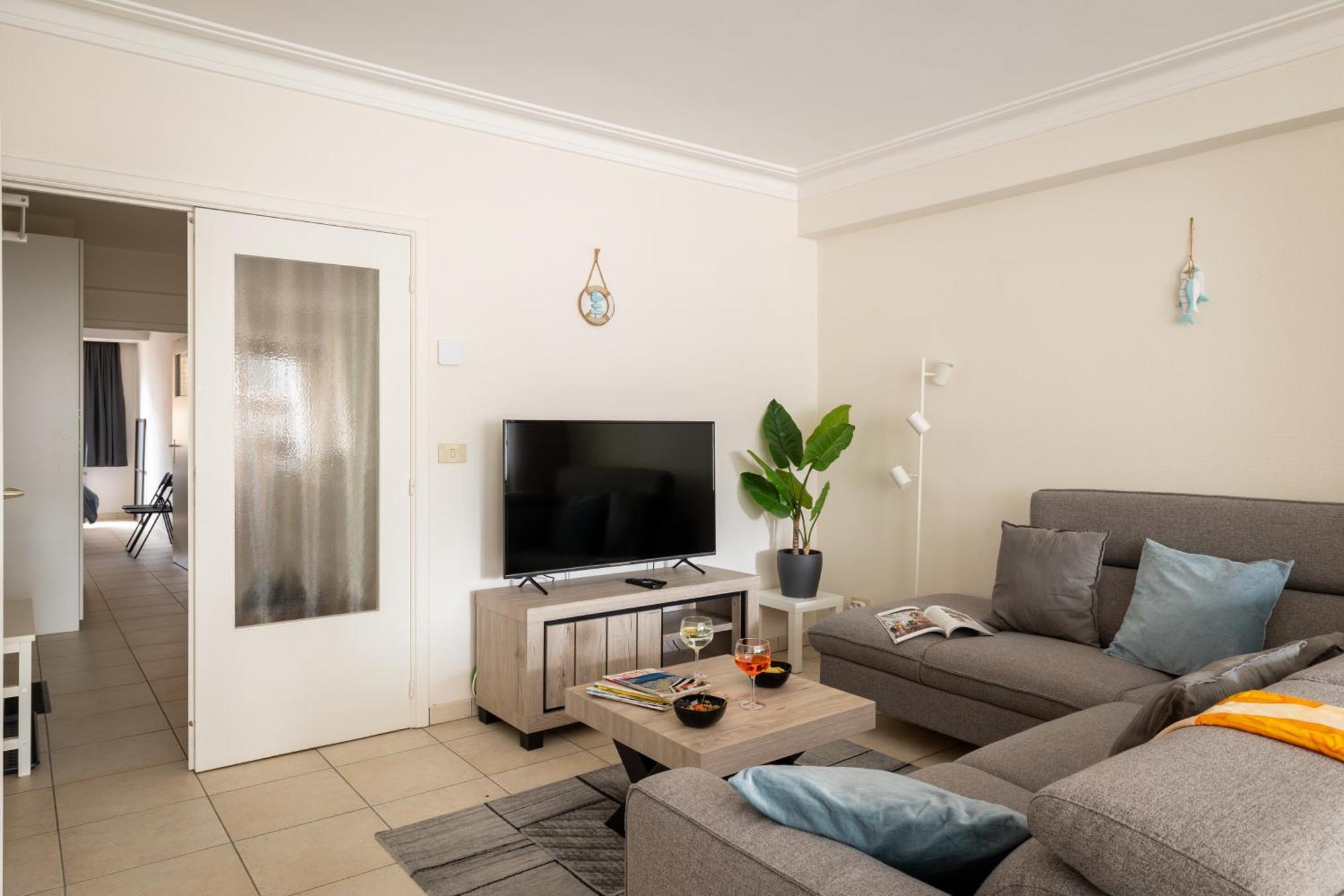 Weloveoostende - Newly Renovated Large Apartment 150M From The Beach - Including Bed Sheets And Final Clea-Ning 외부 사진